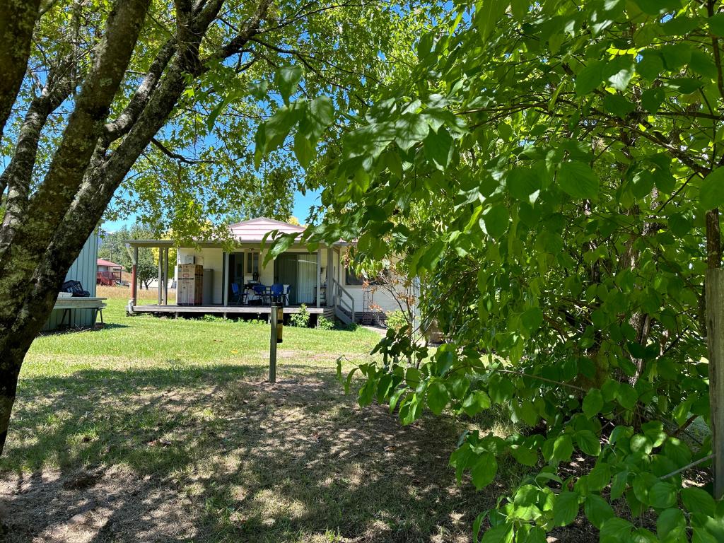 37 BYATT ST, KHANCOBAN, NSW 2642