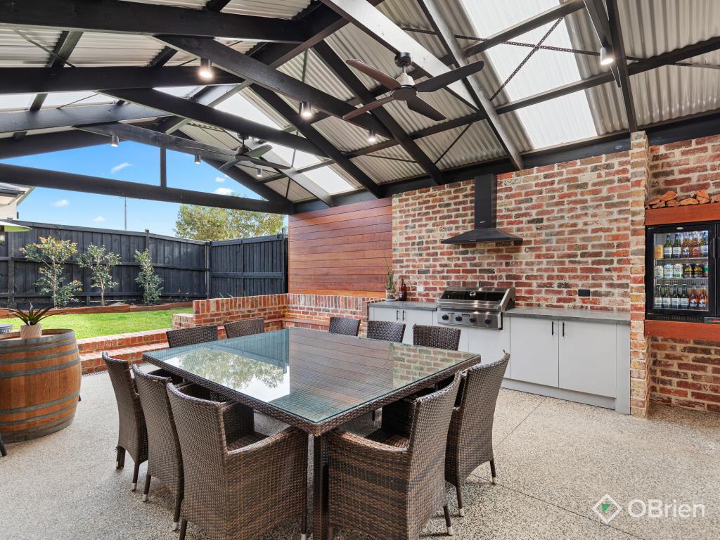 44 BASSETT AVE, WYNDHAM VALE, VIC 3024