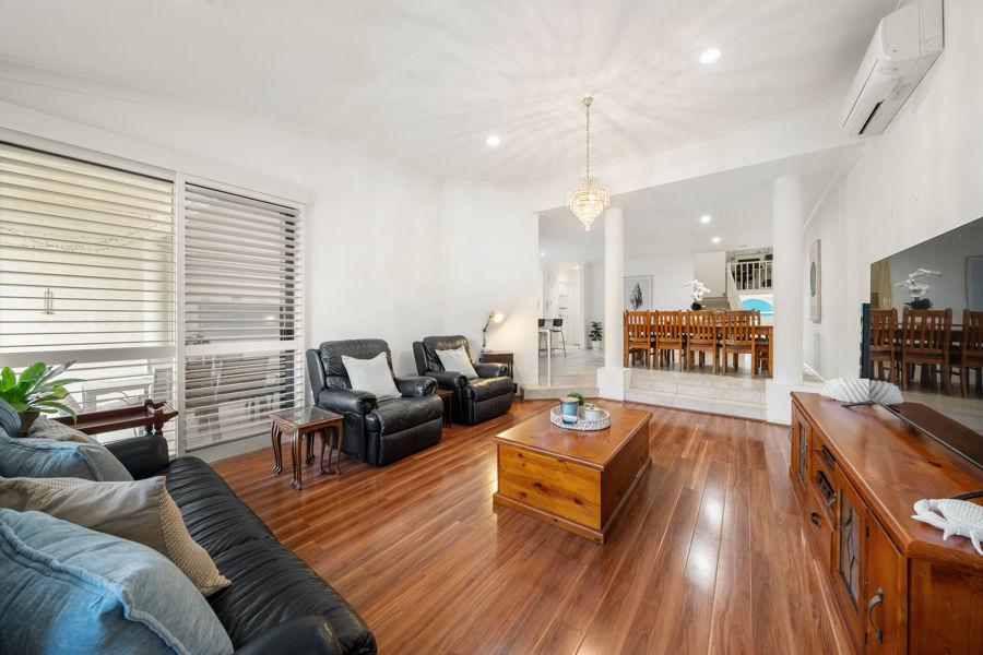 165/125 Santa Cruz Bvd, Clear Island Waters, QLD 4226
