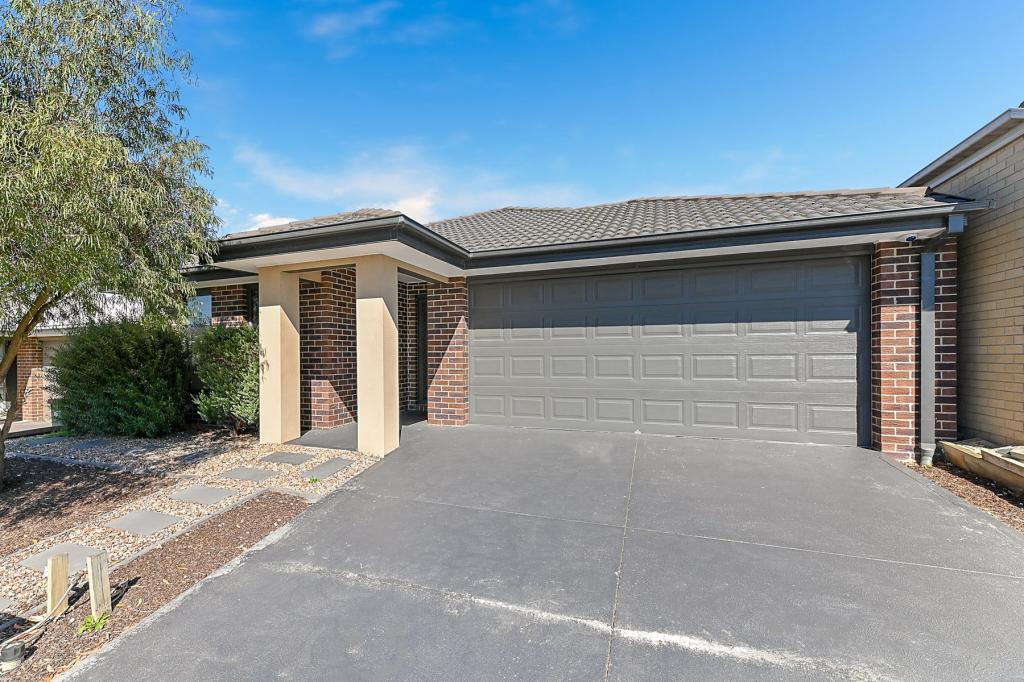 28 Clarendon St, Pakenham, VIC 3810