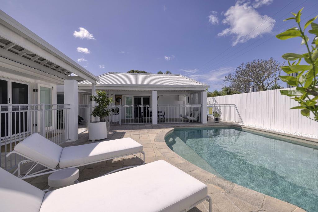 13 BOONGALA RD, BROADBEACH WATERS, QLD 4218