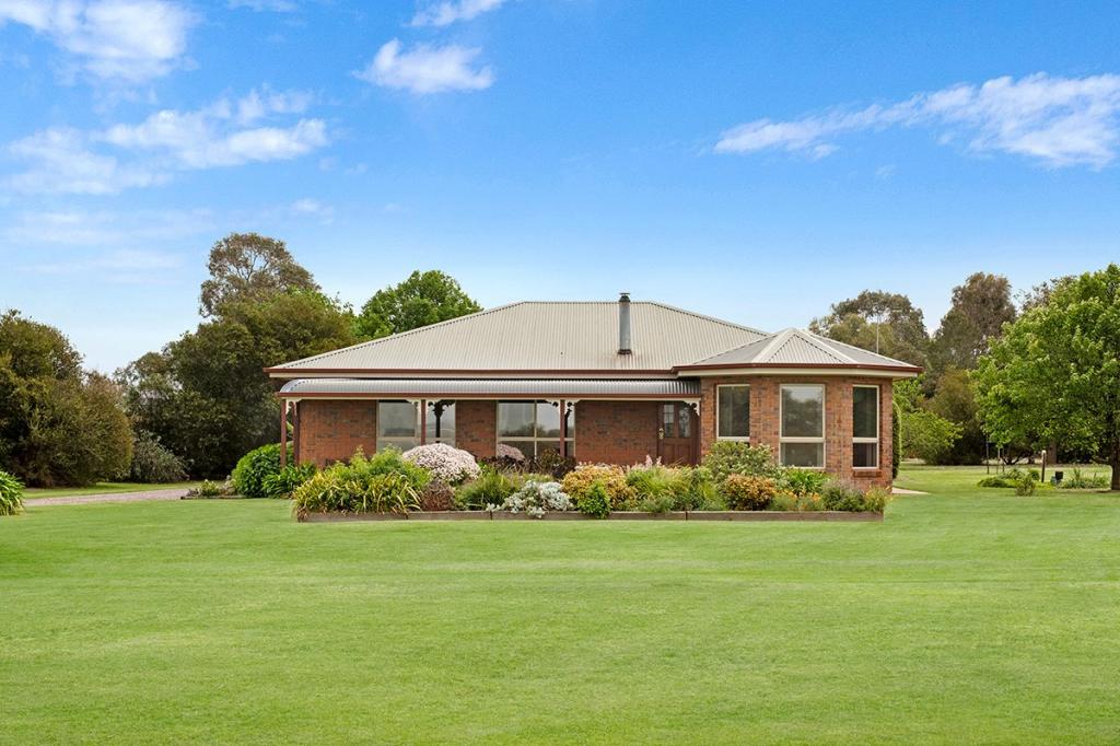 41 Frontage Rd, Lake Bolac, VIC 3351