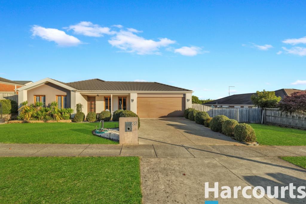 32 DAVEY DR, DROUIN, VIC 3818