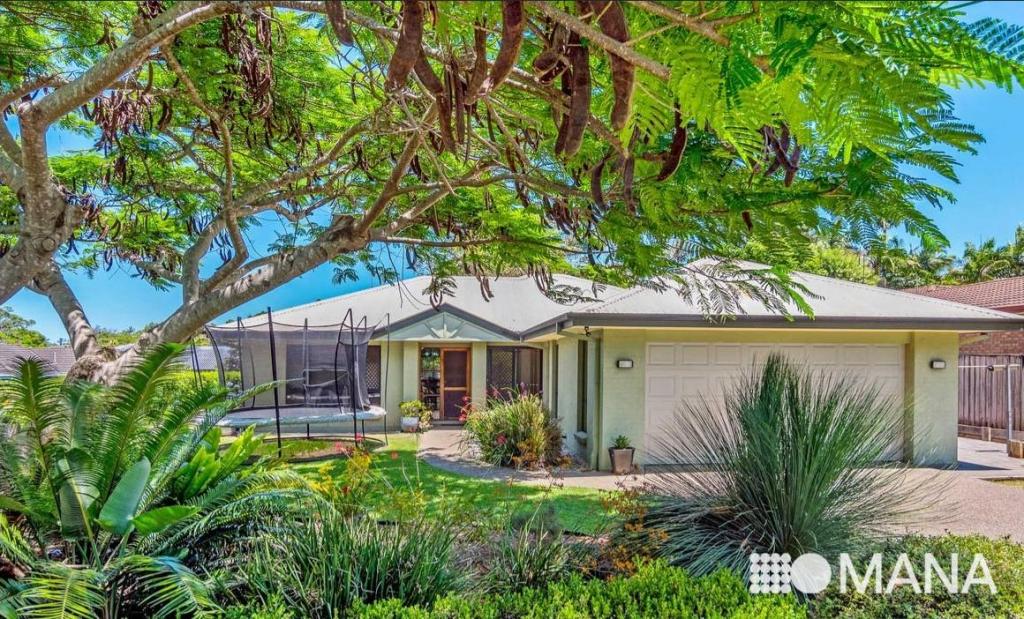 7 Goondooloo Dr, Ocean Shores, NSW 2483