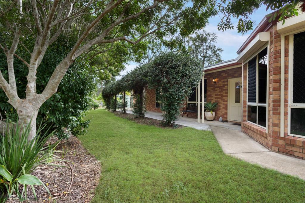 5 Buckingham Ct, Mount Hallen, QLD 4312