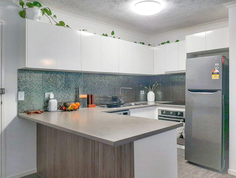 2/8 Baker Ave, Labrador, QLD 4215