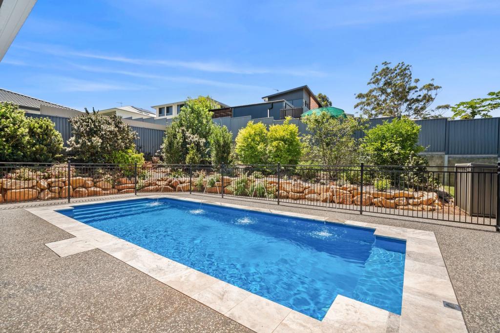 6 Tucker Cl, Thrumster, NSW 2444