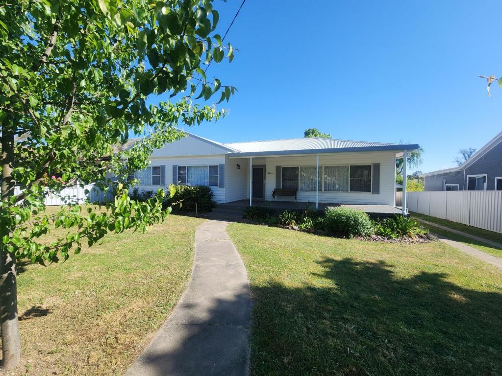 184w Fitzroy St, Walcha, NSW 2354