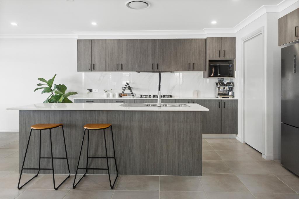 33 Flannery Dr, Calderwood, NSW 2527