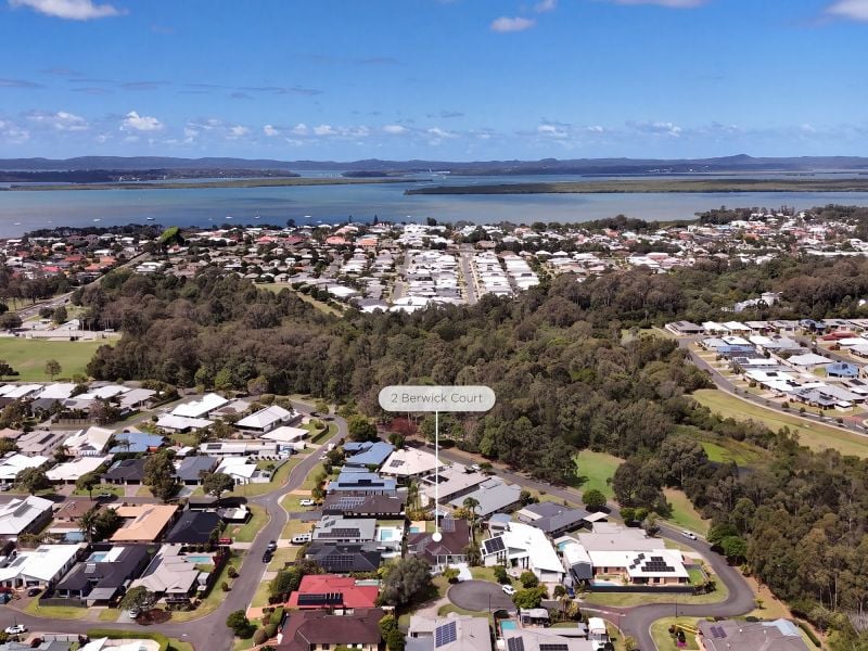 2 Berwick Ct, Redland Bay, QLD 4165