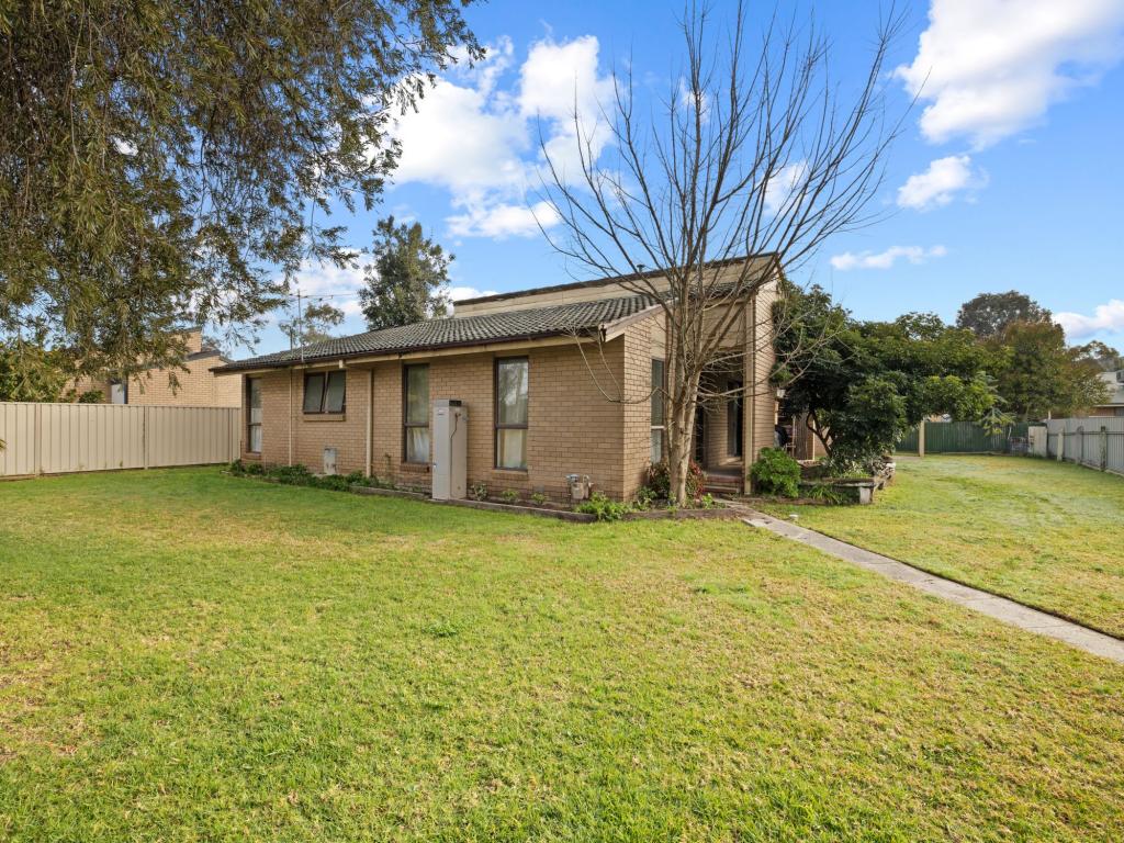 24 Goolagar Cres, Springdale Heights, NSW 2641