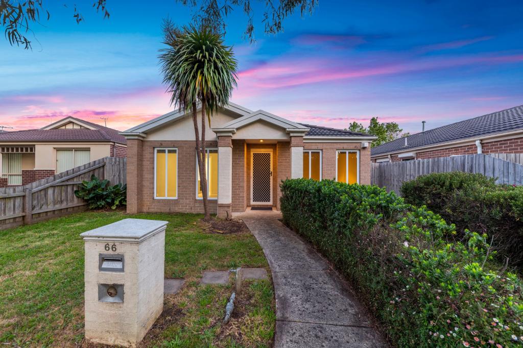 66 MANNA GUM DR, PAKENHAM, VIC 3810