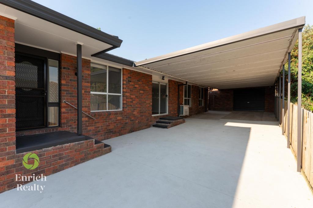24 Dinwoodie Dr, Newborough, VIC 3825