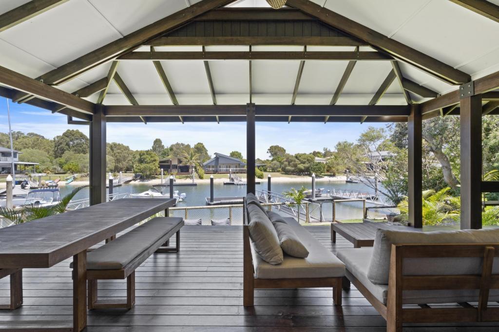 10 KOOKABURRA CT, SOUTH STRADBROKE, QLD 4216