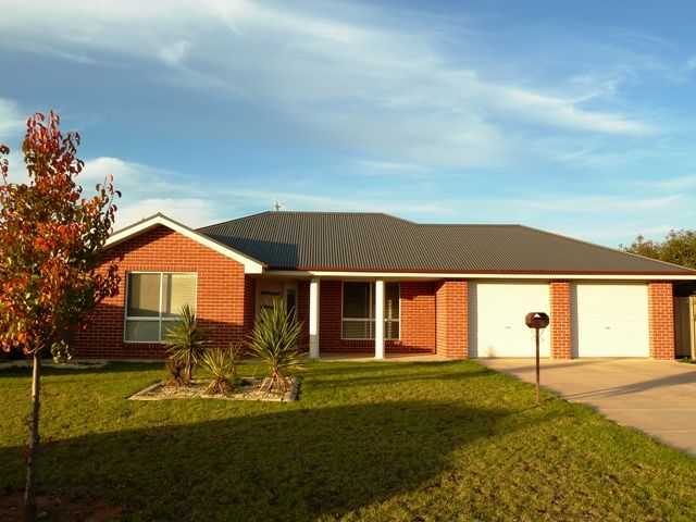 14 Carinya St, Glenfield Park, NSW 2650