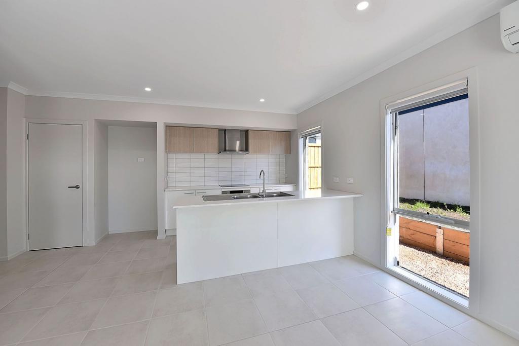 25 Zoe St, Sunbury, VIC 3429
