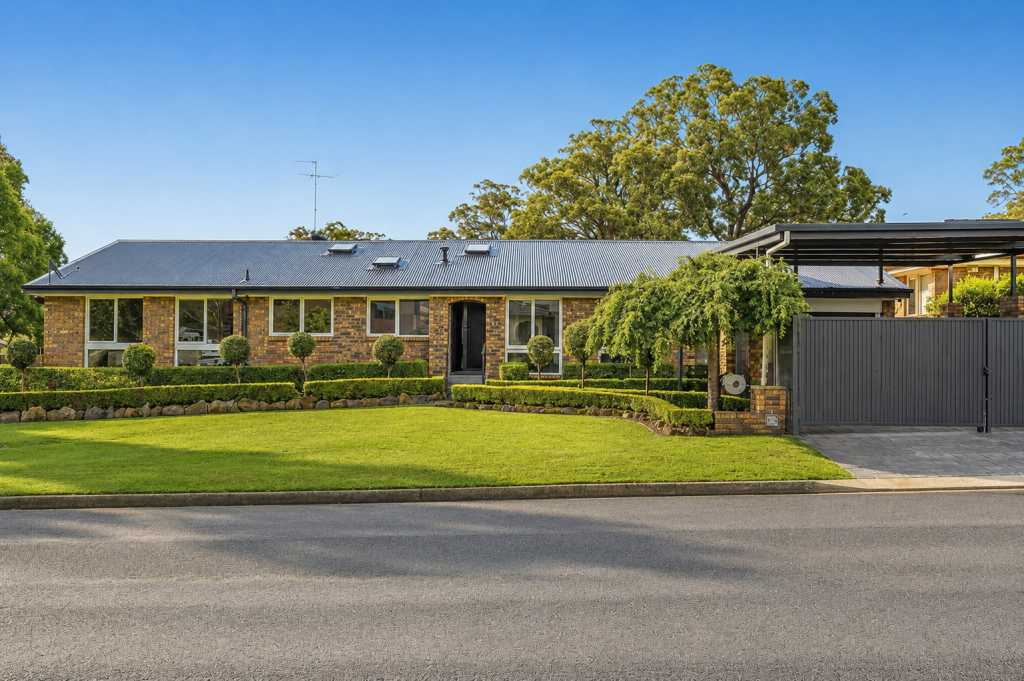 36 Pinaroo Cres, Bradbury, NSW 2560