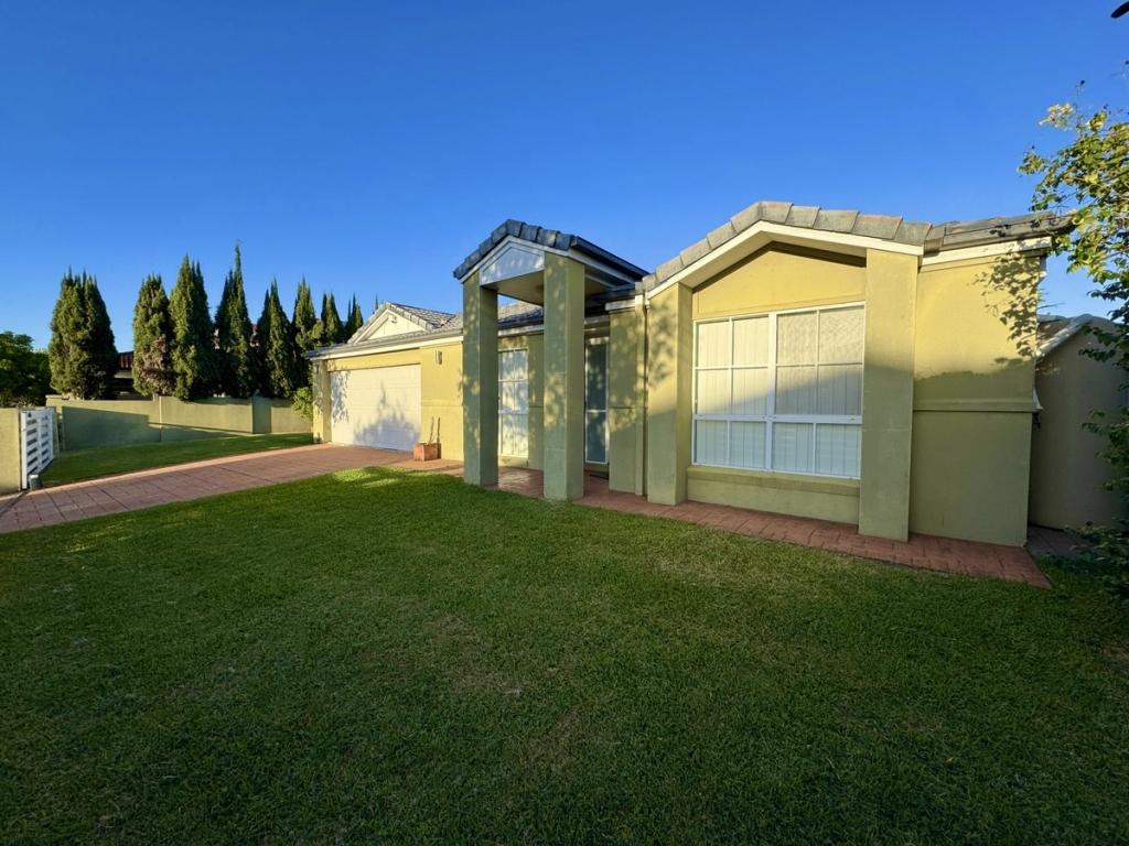 51 Edinburgh Rd, Benowa, QLD 4217