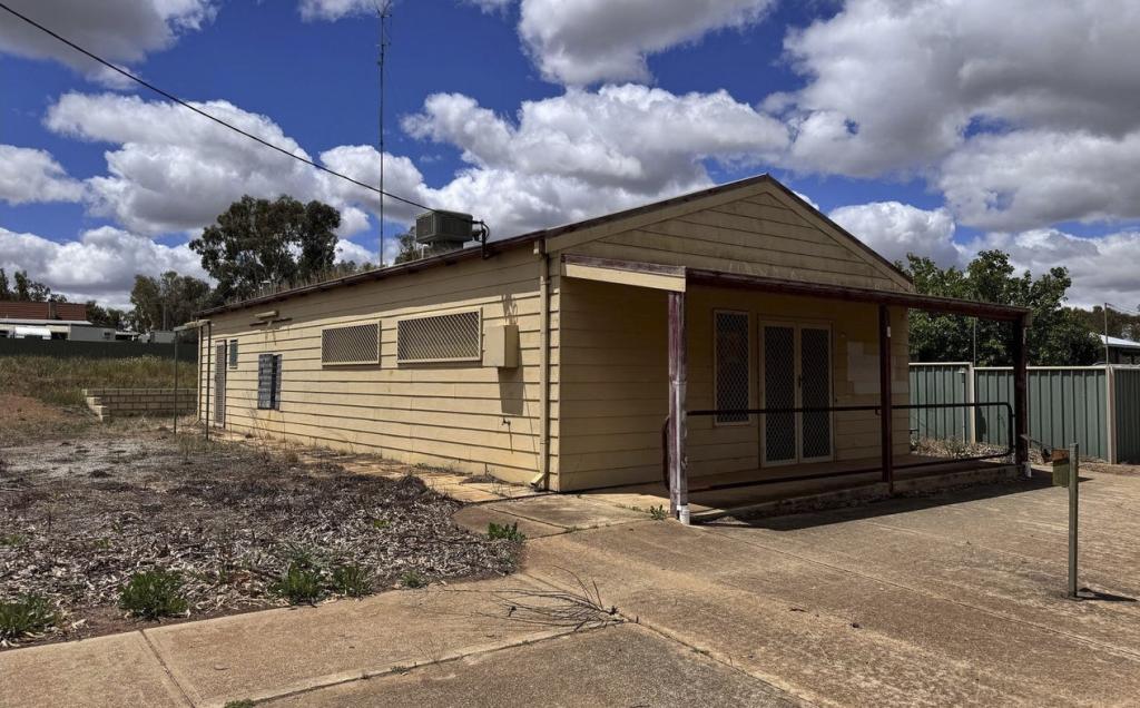 16 Railway St, Calingiri, WA 6569