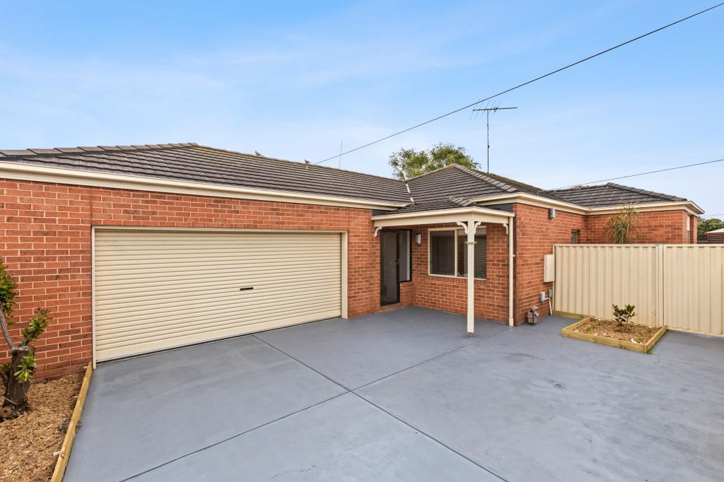2/7 Helmer Cres, Thomson, VIC 3219
