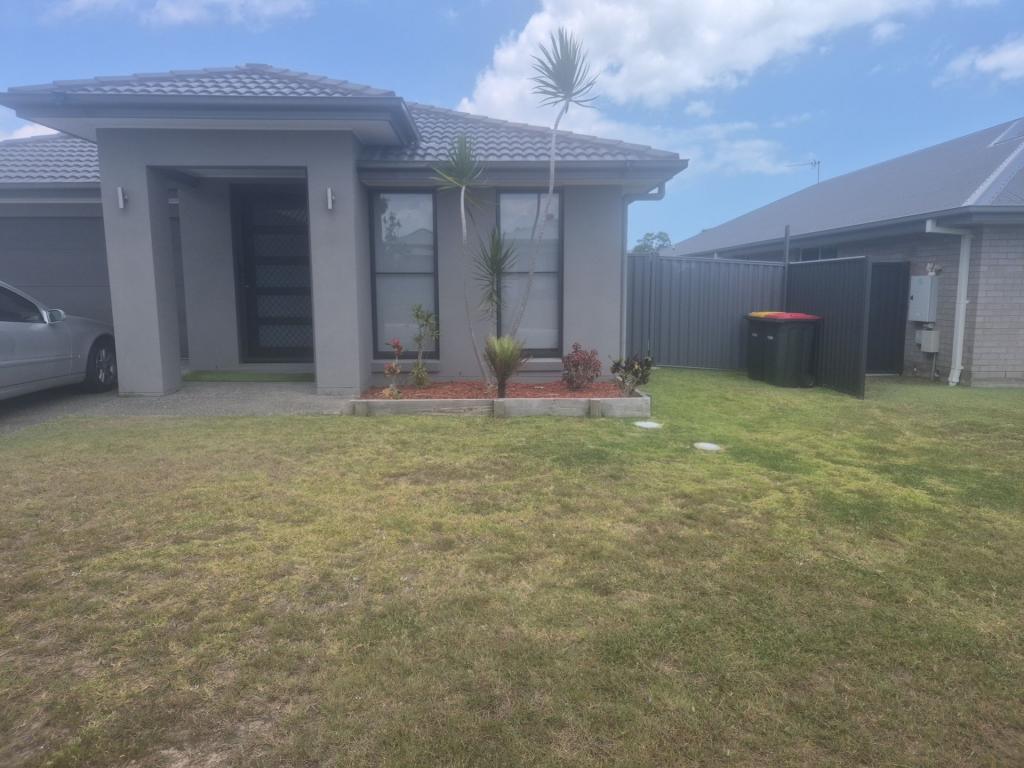 29 Waugh St, Urangan, QLD 4655
