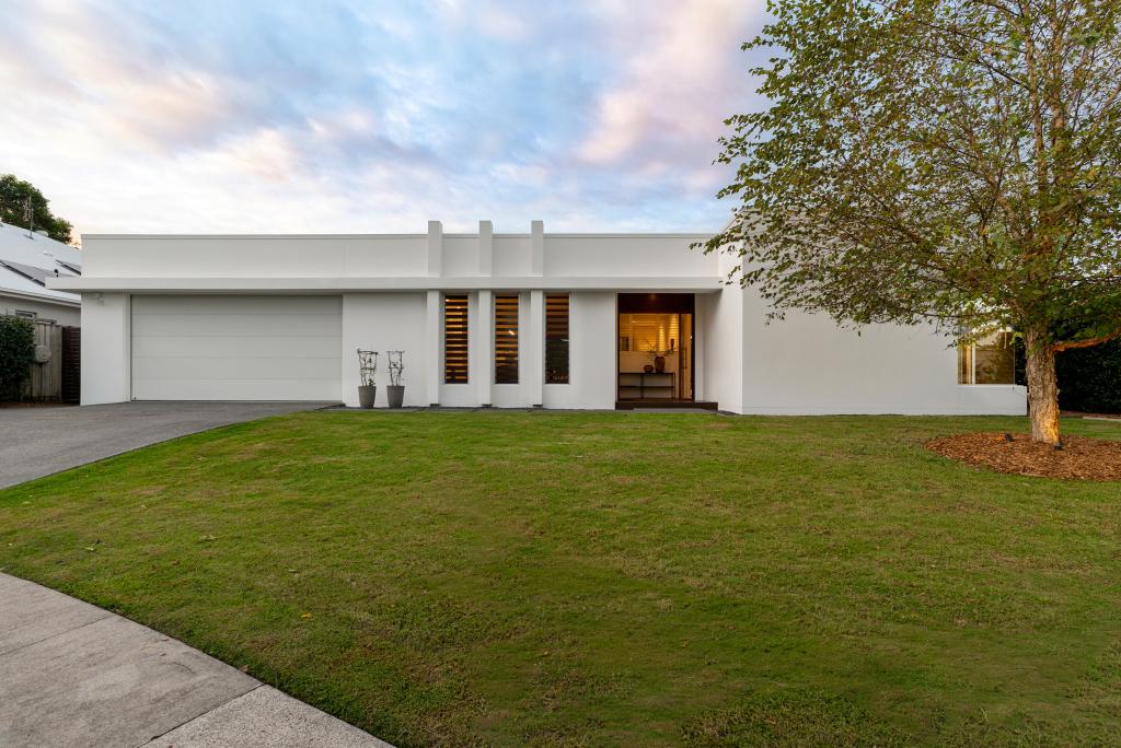 8 MULBERRY CL, NOOSAVILLE, QLD 4566