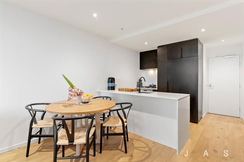 2302/8 Hallenstein St, Footscray, VIC 3011