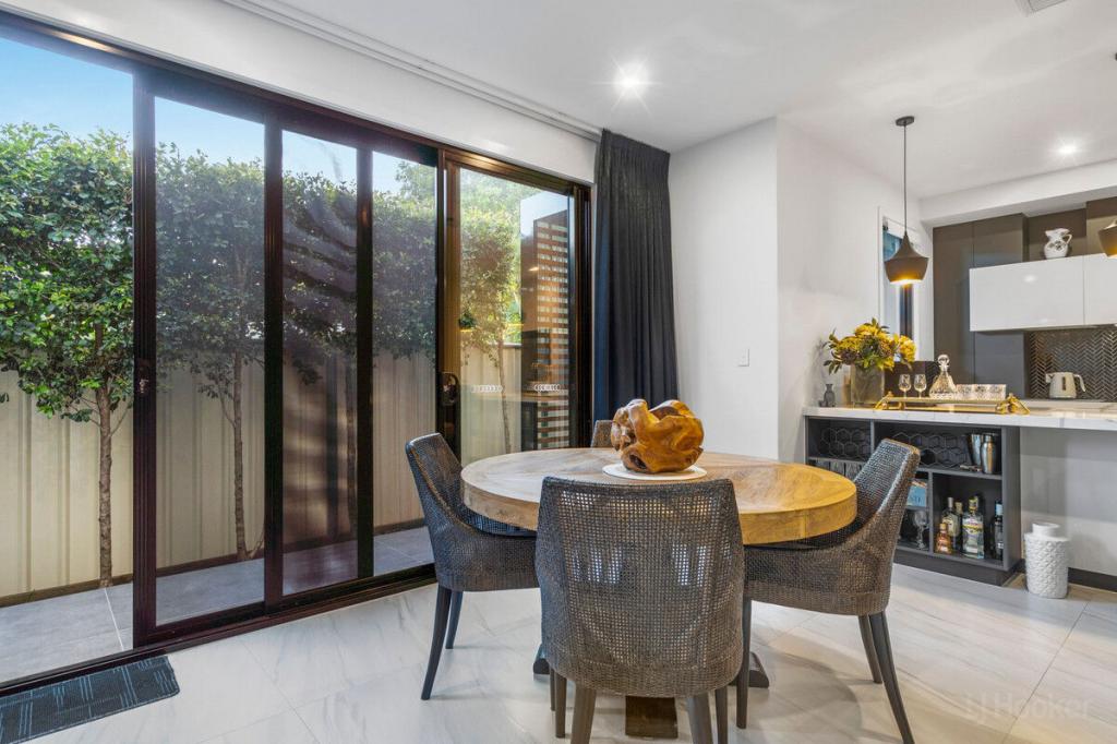 2/451 Pine Ridge Rd, Runaway Bay, QLD 4216