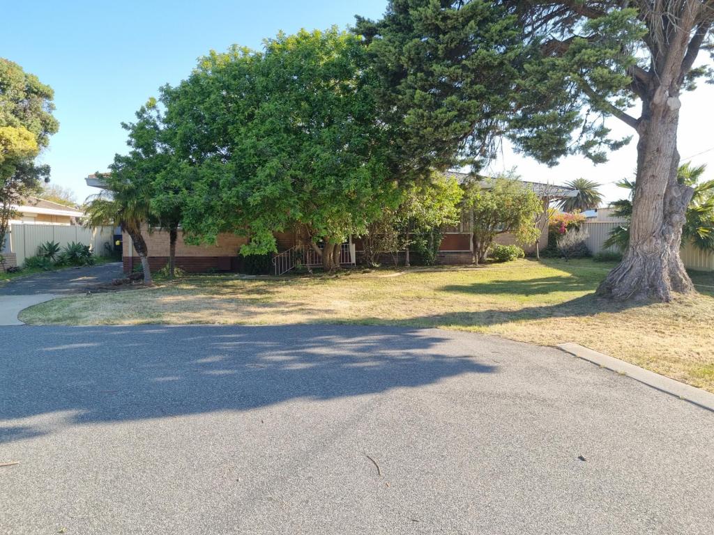 19 RAY ST, ROCKINGHAM, WA 6168