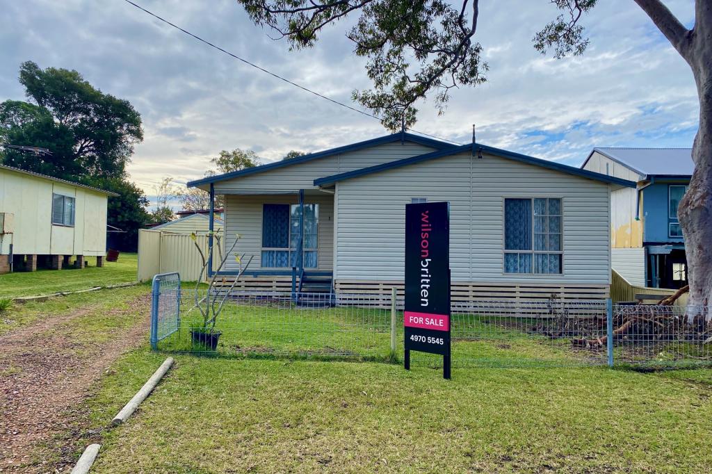 8 MONTEREY AVE, MANNERING PARK, NSW 2259