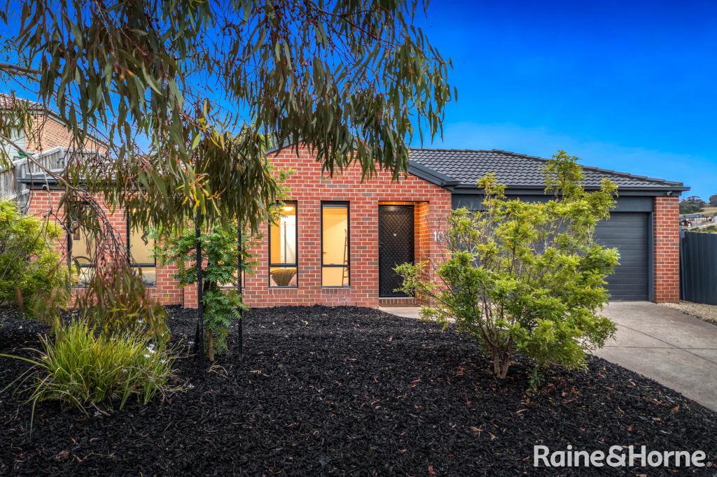 104 Phillip Dr, Sunbury, VIC 3429