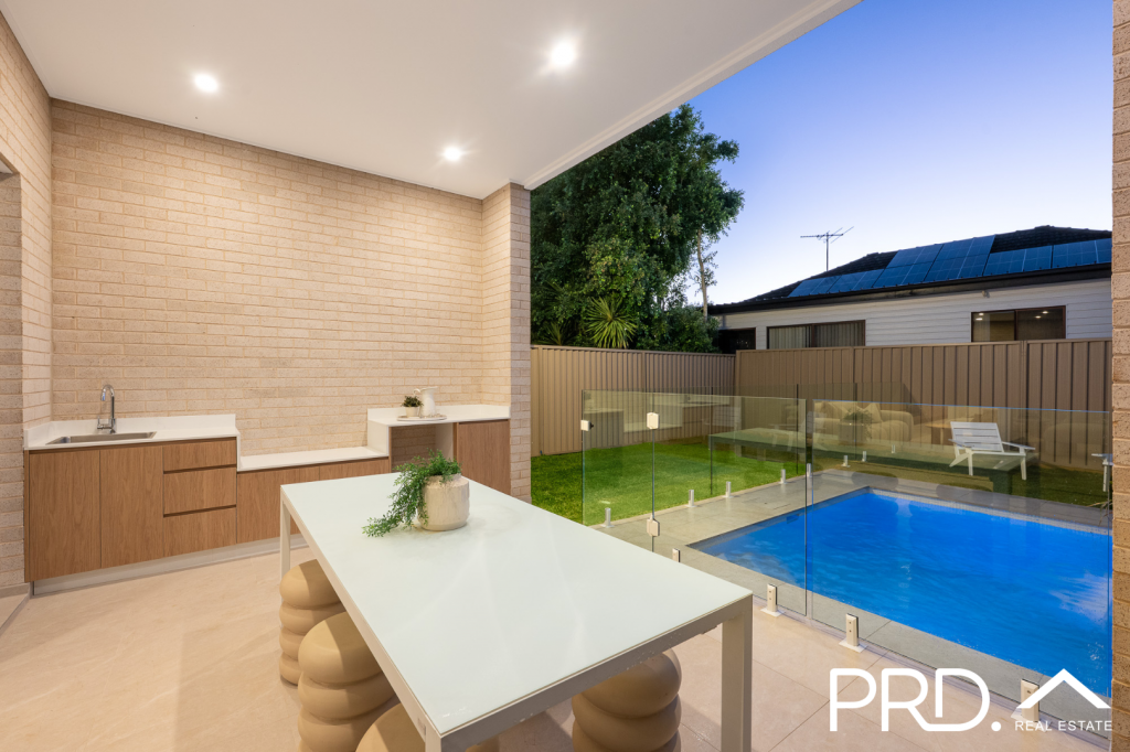 10b Eileen St, Picnic Point, NSW 2213