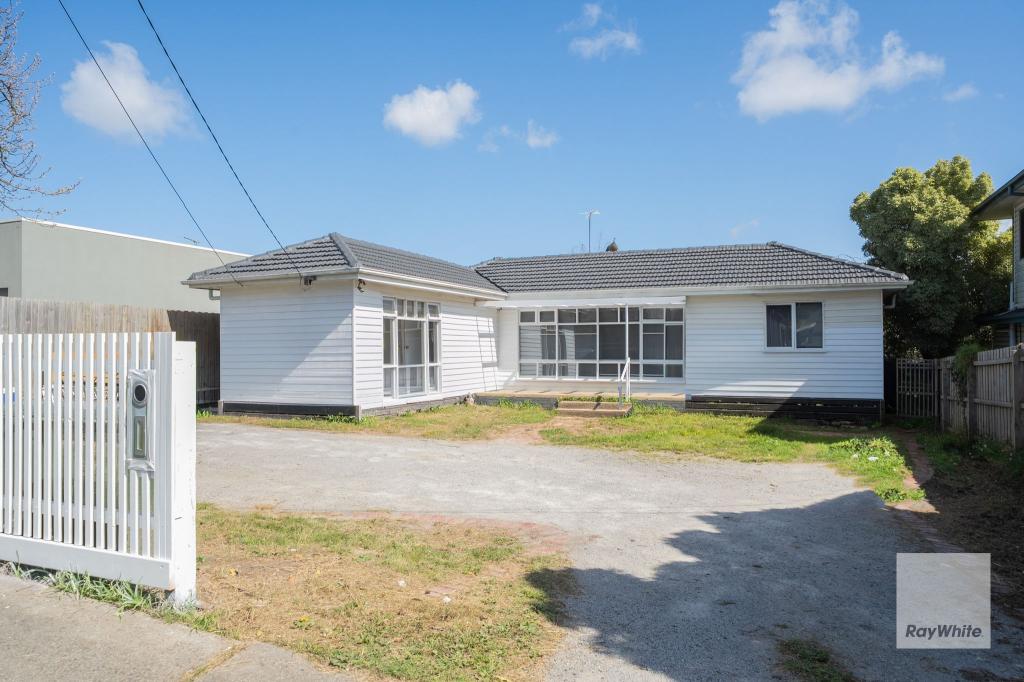 11 Middleborough Rd, Burwood, VIC 3125