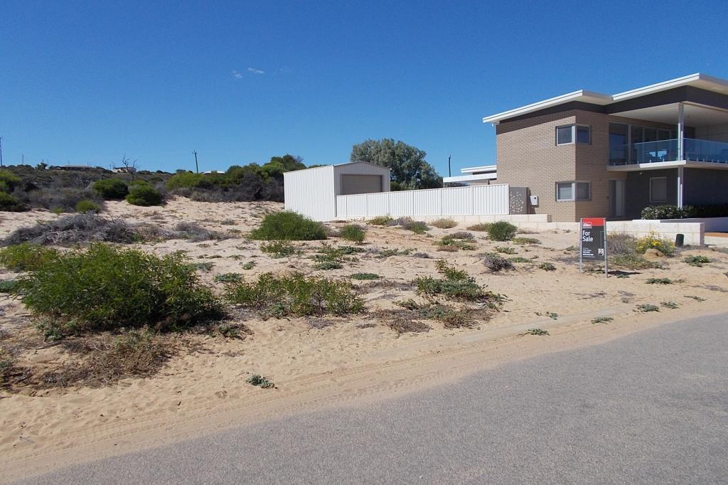 32. STOKES ST, HORROCKS, WA 6535