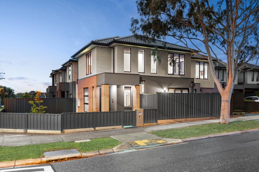 15 PRINCES DOMAIN DR, HALLAM, VIC 3803