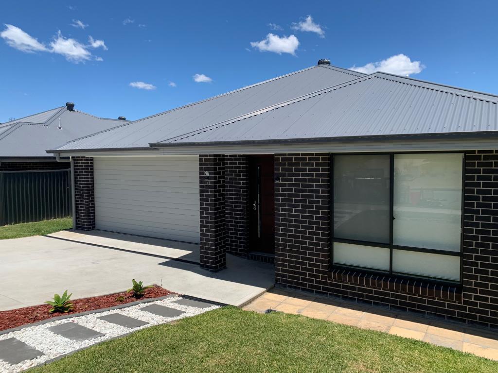 27 Bradman Dr, Woongarrah, NSW 2259