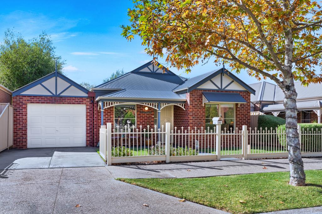 12 Renfrey Gdns, Caroline Springs, VIC 3023