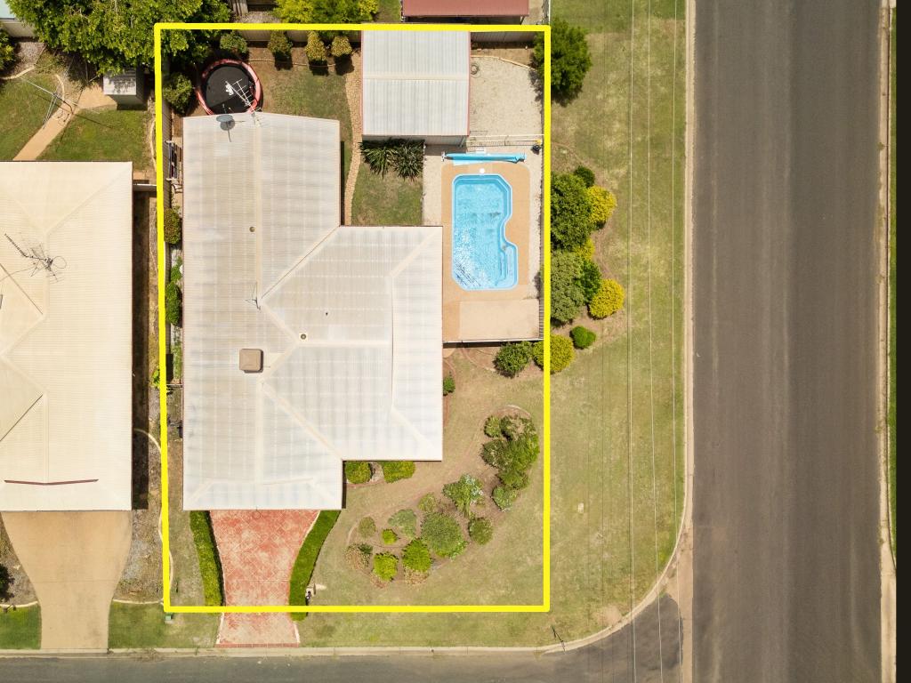 9 Kurrajong Cl, Emerald, QLD 4720