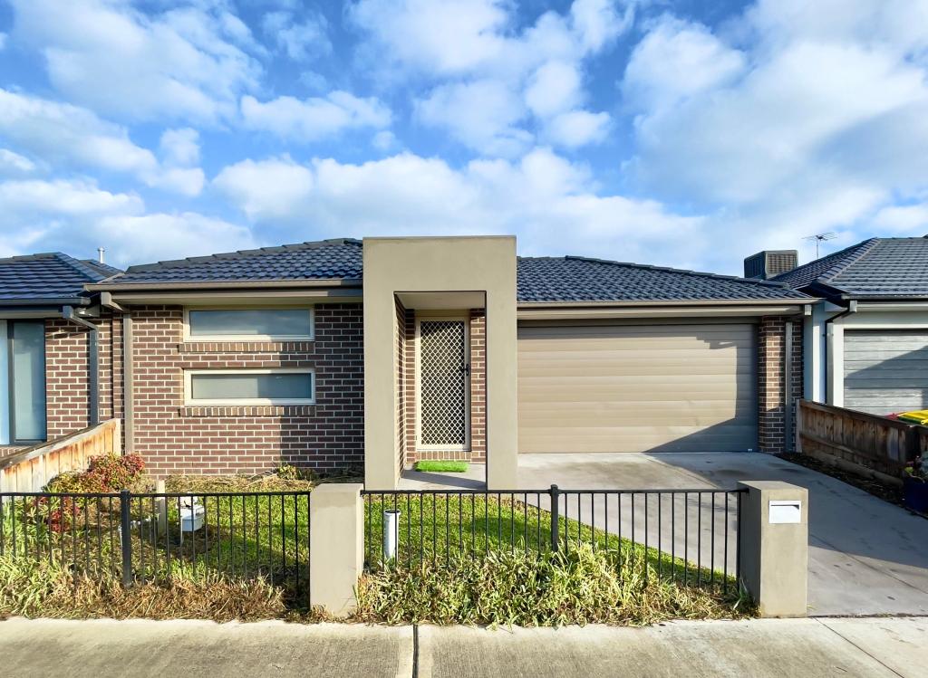 49 HUNT WAY, PAKENHAM, VIC 3810