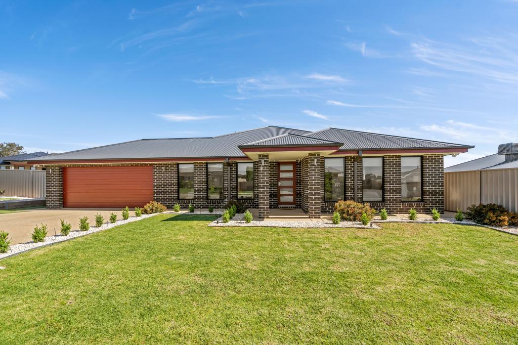 22 OPPERMAN ST, BOOROOMA, NSW 2650