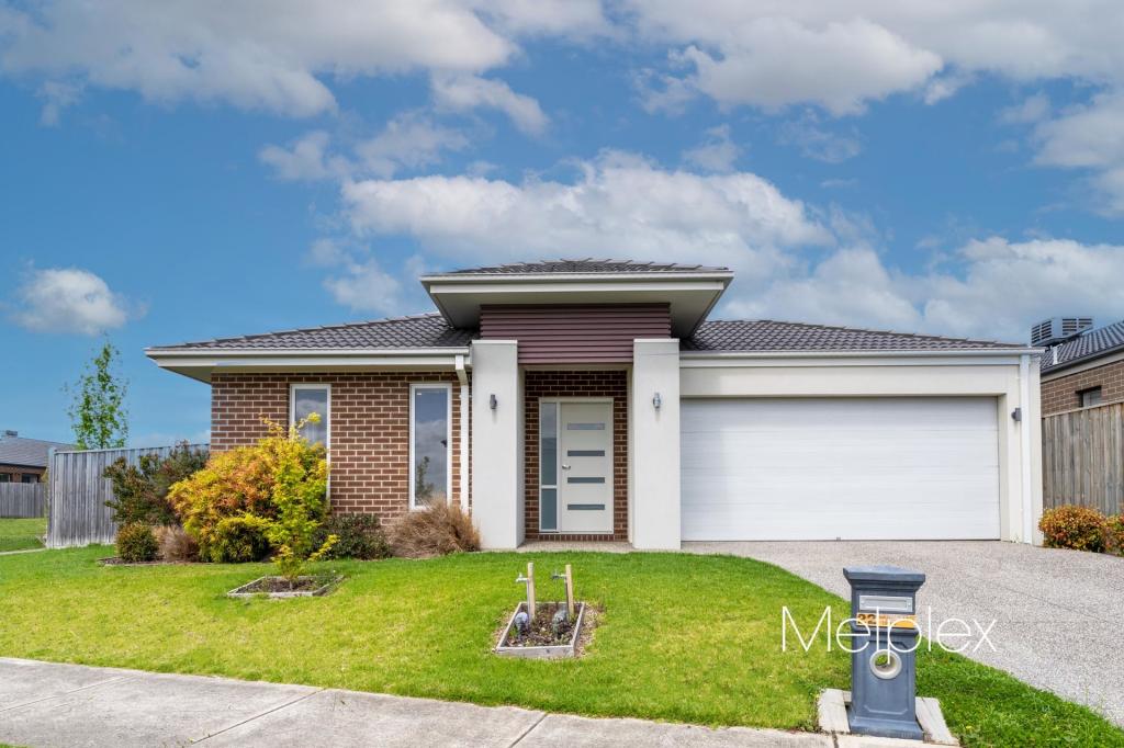 22 PARKGATE DR, CLYDE NORTH, VIC 3978