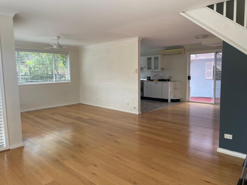 2/18 Christle St, Green Point, NSW 2251