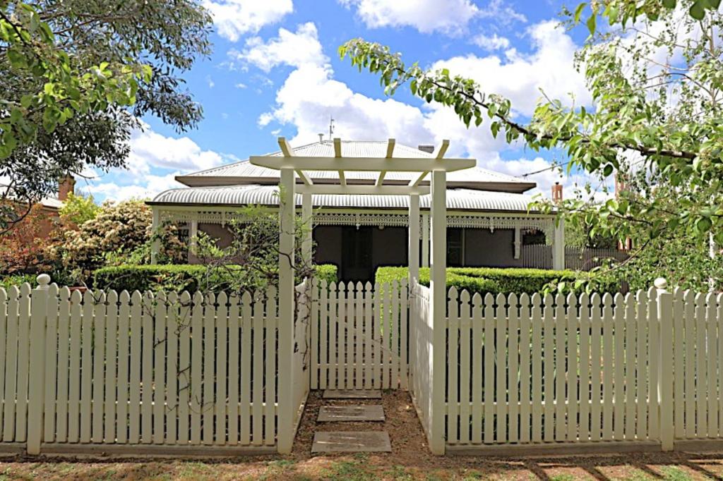 54 Sutton St, Cootamundra, NSW 2590