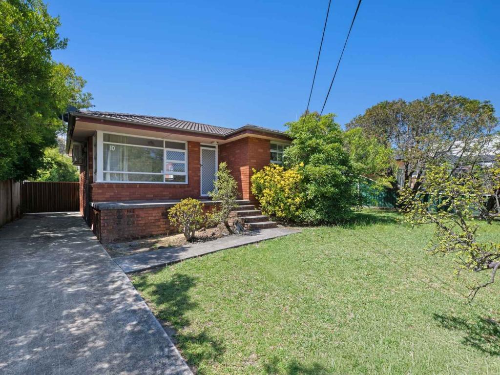 10 GLOVER ST, GREENACRE, NSW 2190