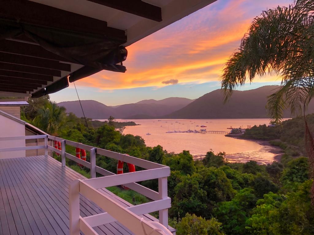 4 Harbour Ave, Shute Harbour, QLD 4802