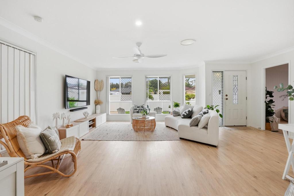 33 OTTELIA DR, ELANORA, QLD 4221