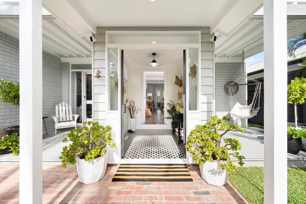 36 Clam St, Runaway Bay, QLD 4216