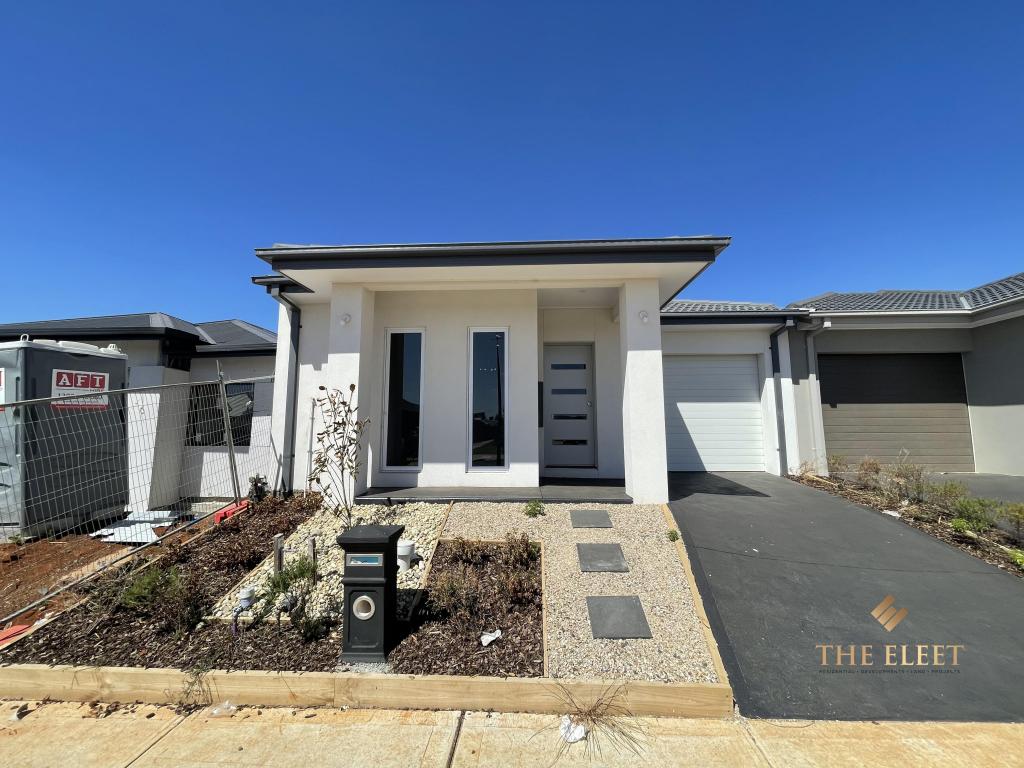 14 Mewat Cct, Thornhill Park, VIC 3335