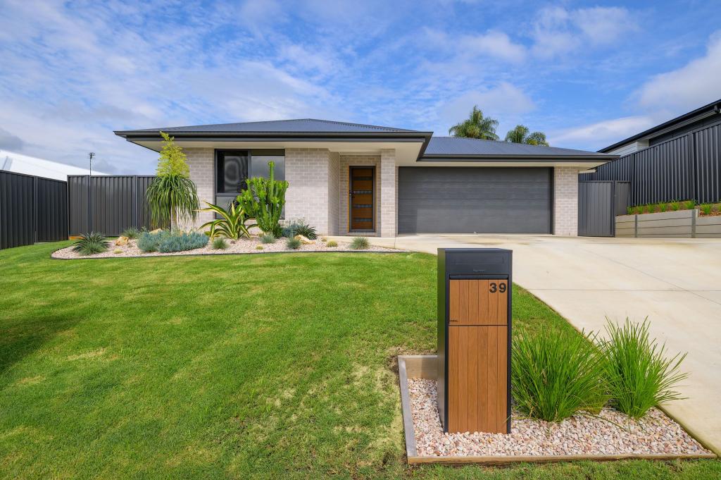 39 Brickfields Cres, Southside, QLD 4570