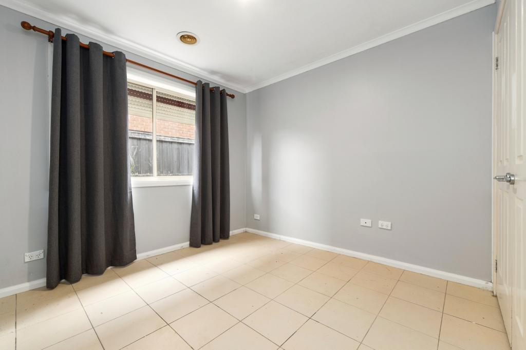 2/5 Forest Oak Ct, Cranbourne, VIC 3977